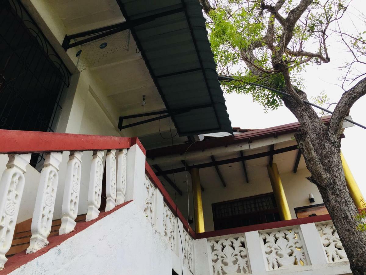 White House Apartment Negombo Exterior photo