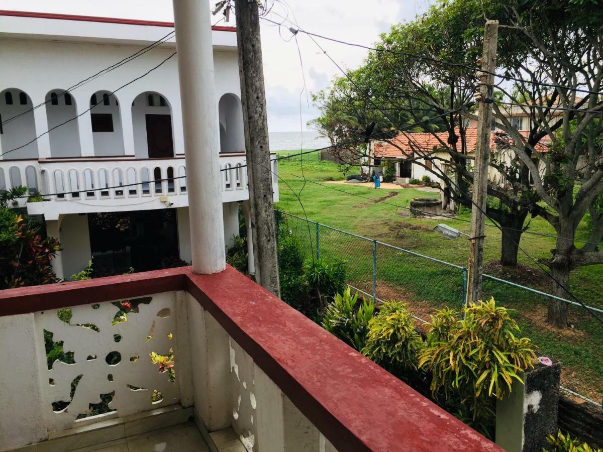 White House Apartment Negombo Exterior photo