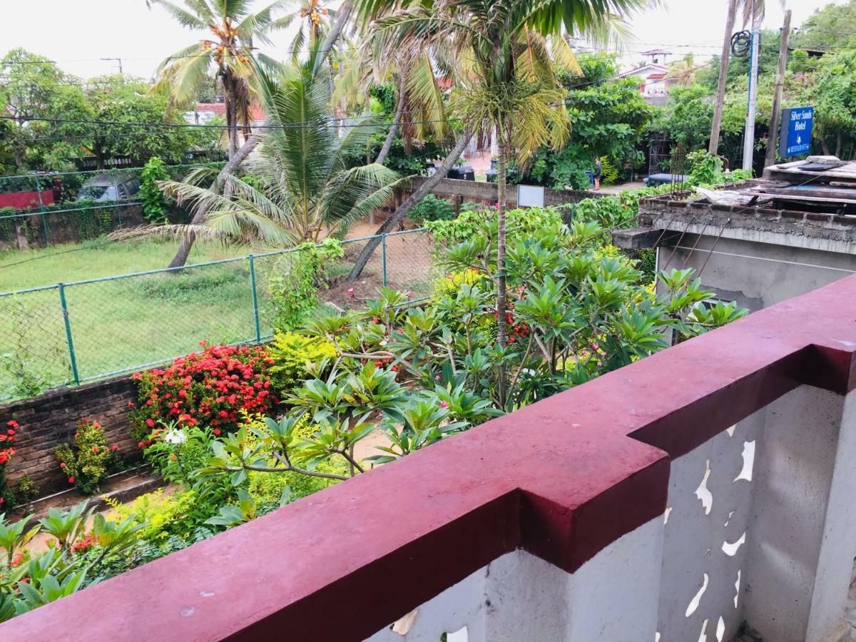 White House Apartment Negombo Exterior photo
