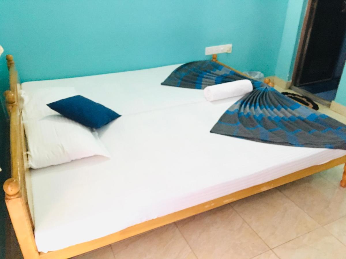 White House Apartment Negombo Exterior photo